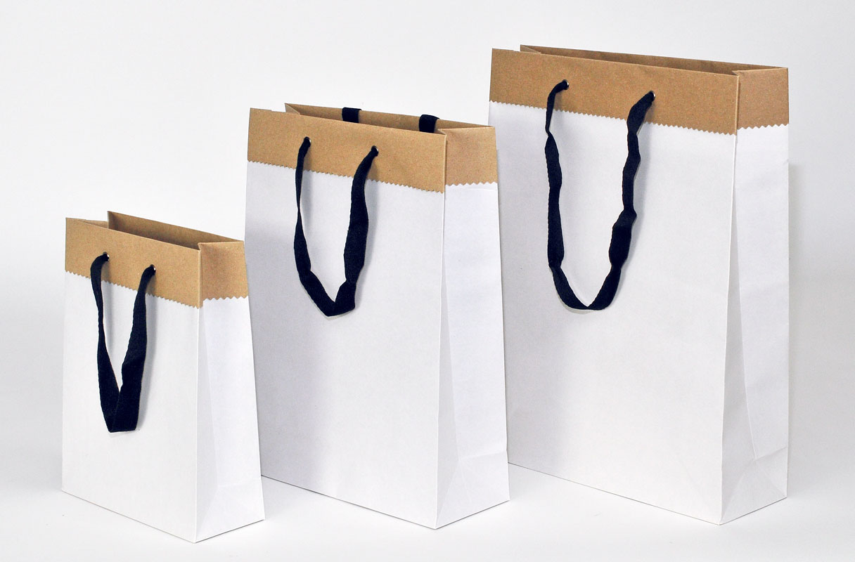 Papiertasche mit Randumschlag nach außen und schwarzem Baumwollband