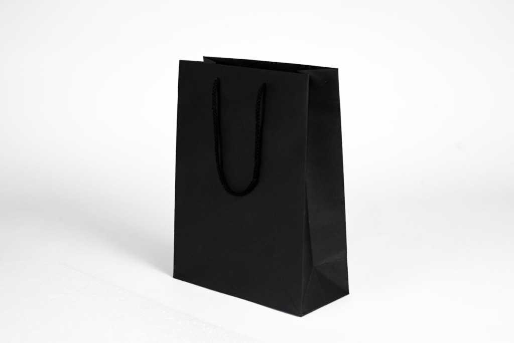 schwarze-Papiertasche-klein | Tragetaschen bedrucken